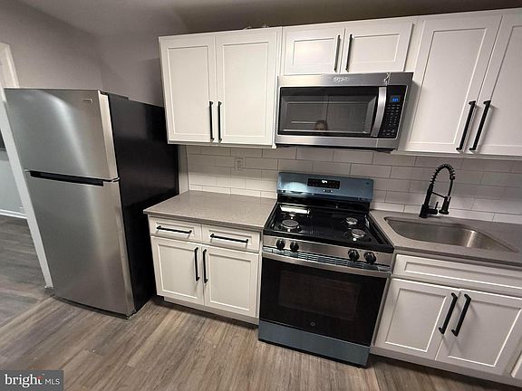 5th image of 212 Warren St #2