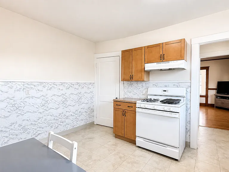 8 Mapleton St #2A — Photo 7