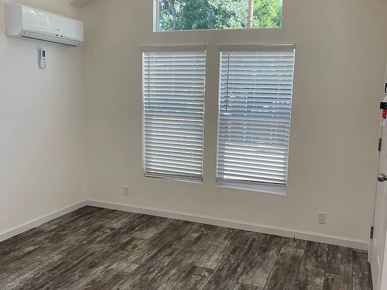 2646 Sharon Ave — Photo 2