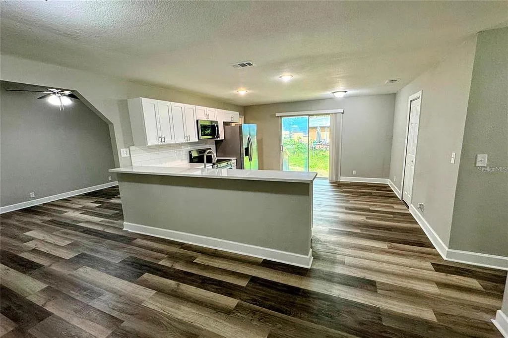 3 bed, 2.0 bath, 1305 sqft, $1,700 — Photo 4