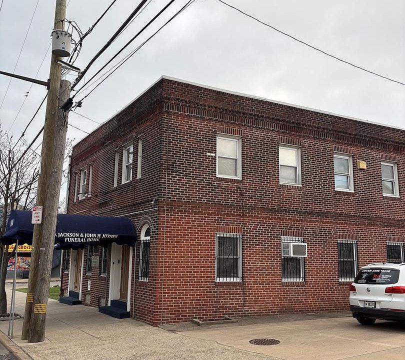 2nd image of 838-840 N 12th St