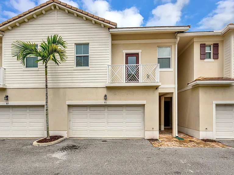 91 Palm Ln — Photo 1