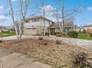 1830 Larkdale Rd, Northbrook, IL 60062