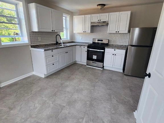 3rd image of 560 Edgewood Ave Floor 1