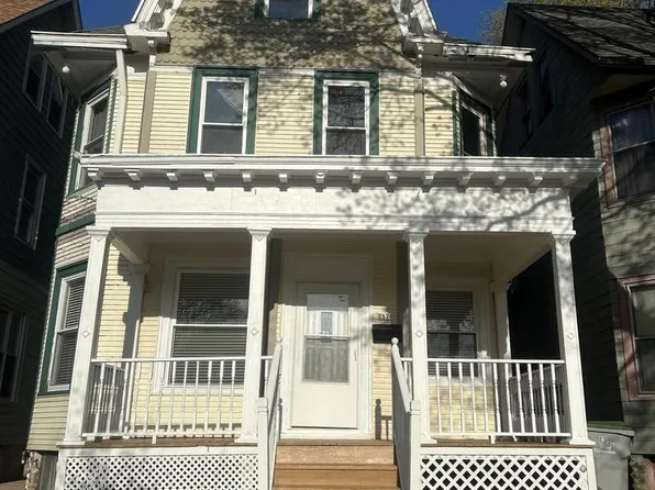 2570 North Oakland AVENUE, Milwaukee, WI 53211