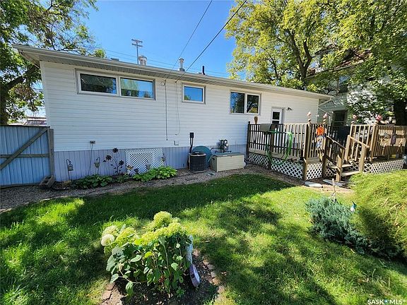 3rd image of 205 1st Ave NW