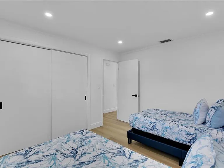 740 Park Shore Dr — Photo 20
