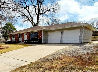 4241 Briarpark Dr, Lincoln, NE 68516