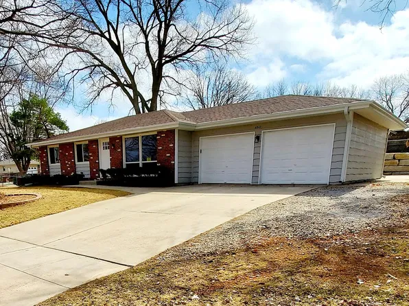 4241 Briarpark Dr, Lincoln, NE 68516