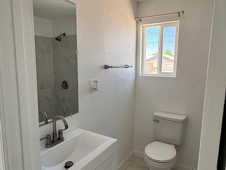 308 E Date Ave — Photo 4