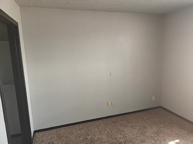 1040 Iola Ave — Photo 7