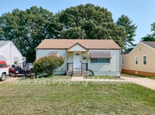 9823 Meadow View Dr, Saint Louis, MO 63114