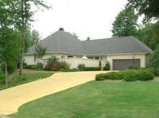 2518 Lakeshire Dr, Tupelo, MS 38804