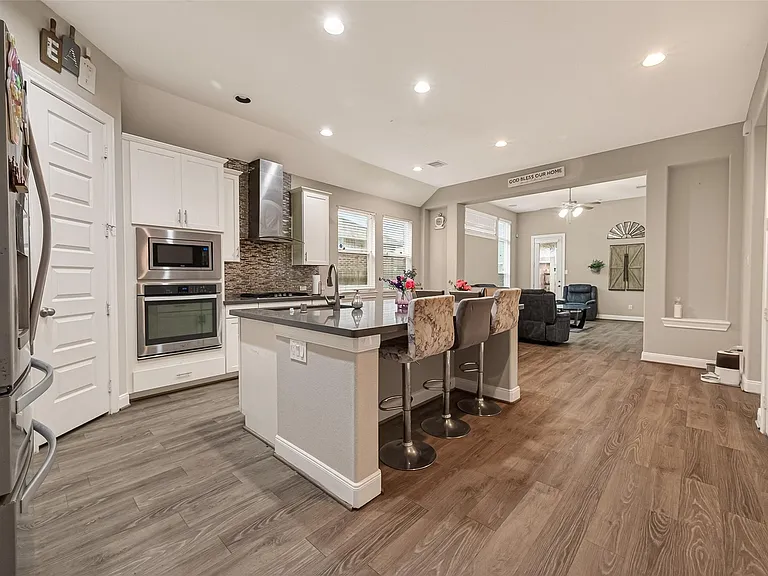 2209 Hidden Meadow Ln — Photo 13