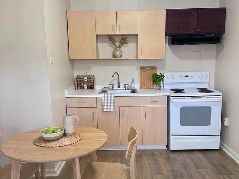 940 Ferndale Pl #B — Photo 3