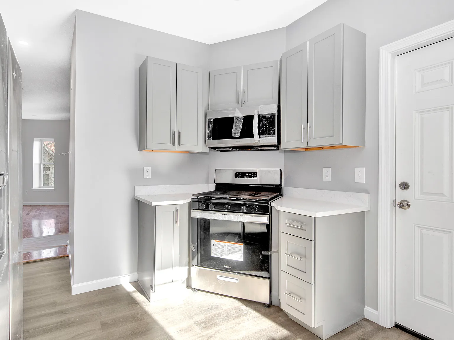 4 bed, 1.5 bath, 1000 sqft, $4,000 — Photo 1