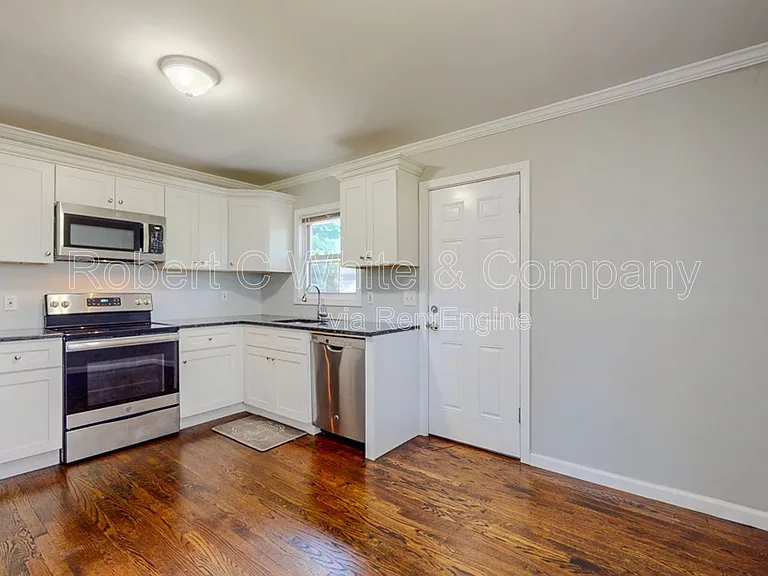 677 Garfield Ave — Photo 2