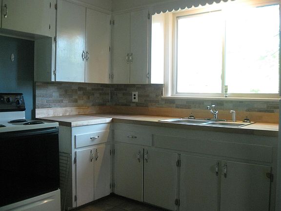 5th image of 907 Huddleston Ave