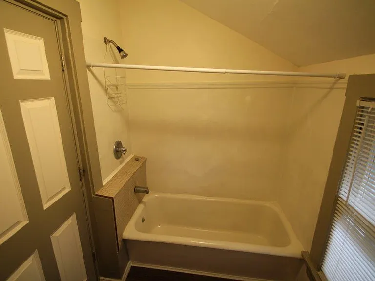 727 7th Ave N #3 — Photo 5