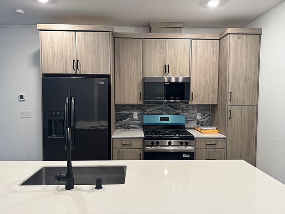 3rd image of 417 W Mahogany Ln