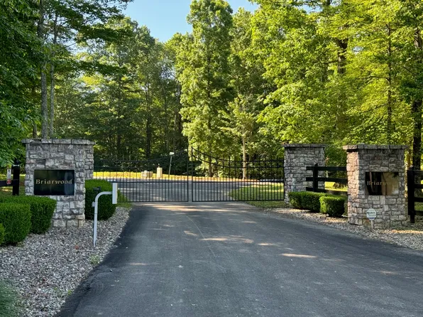 4 Village Dr, Russell Springs, KY 42642