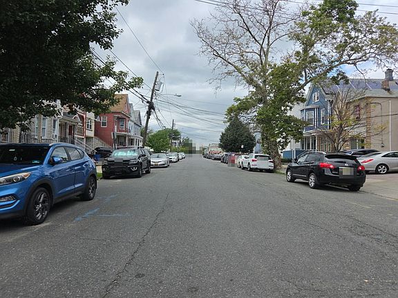 5th image of 921 Anna St