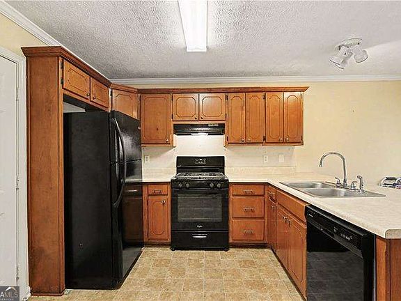 5th image of 150 Oak Cir S