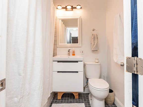 4th image of 1750 N Wells St #106F