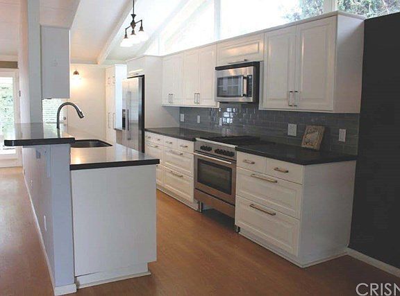 4th image of 6413 Oakdale Ave