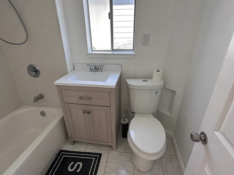 679 31st St #B — Photo 34