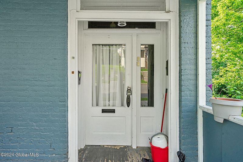 4th image of 931 1st Street