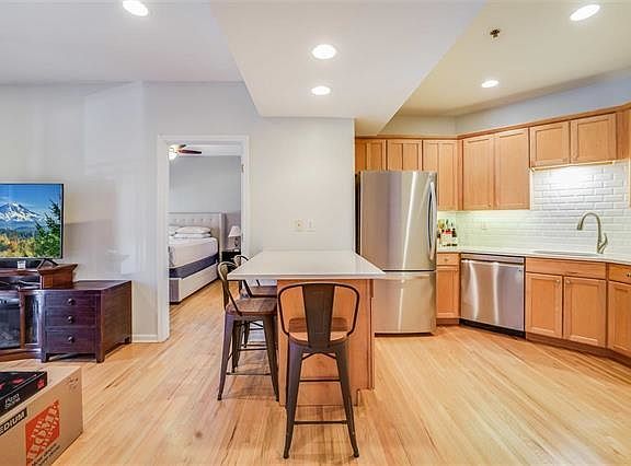 4th image of 531-533 Jefferson St APT 1