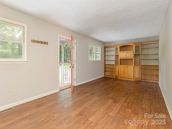 3rd image of 561 Fairway Dr