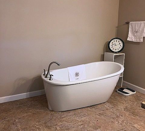 4th image of 6421 Golfview Pl