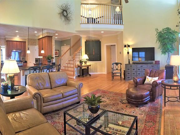 5th image of 3827 Parkway Place Dr