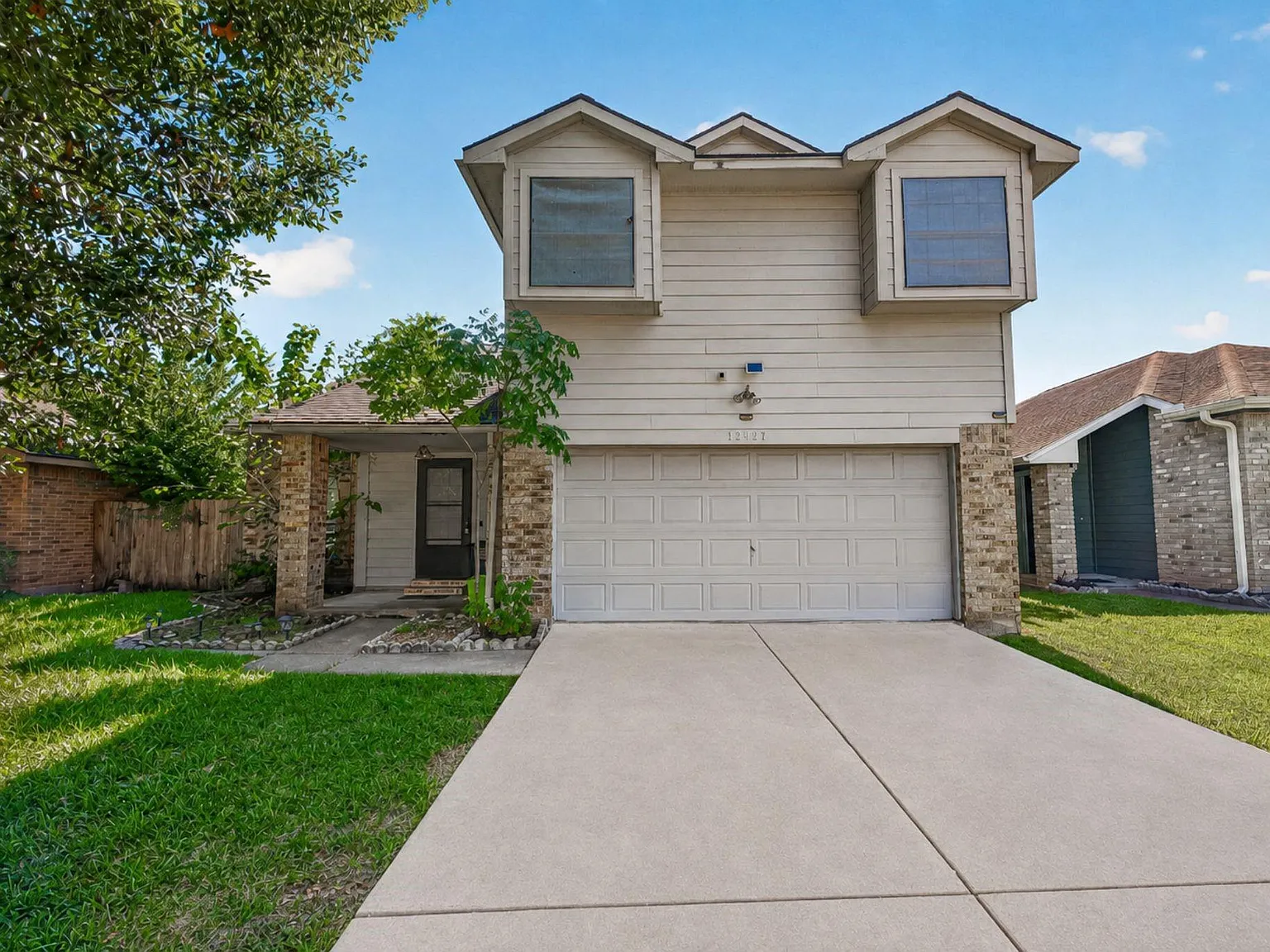 3 bed, 2.5 bath, 1904 sqft, $1,915 — Photo 2