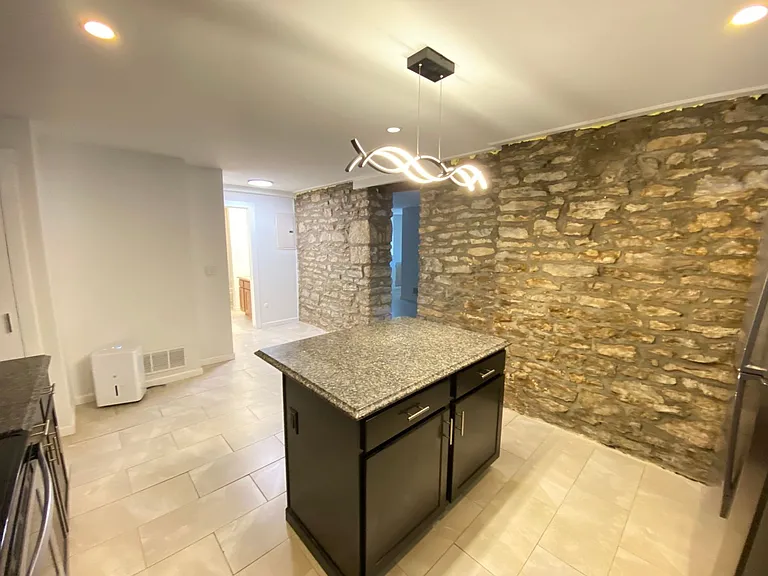 Dennison Ave 877 NCR — Photo 7