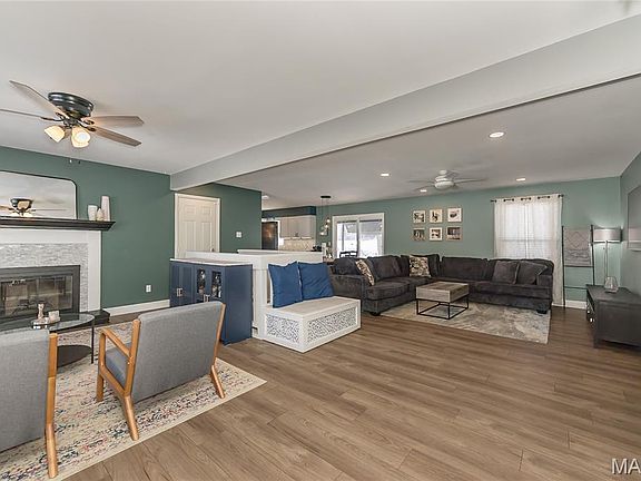 3rd image of 2901 Headland Dr