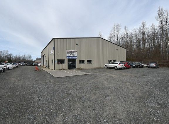 5th image of 3360 Airport Dr