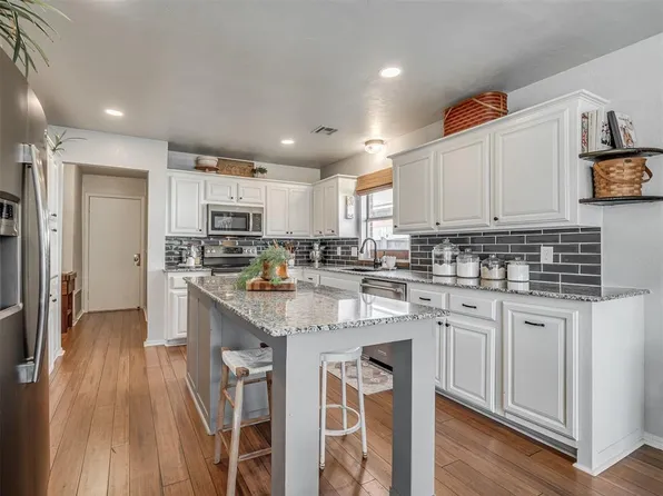 17204 Valley Crst, Edmond, OK 73012