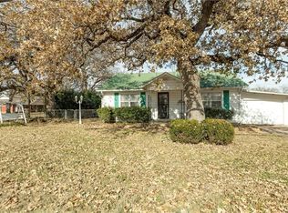 211 W North St, Arlington, TX 76011
