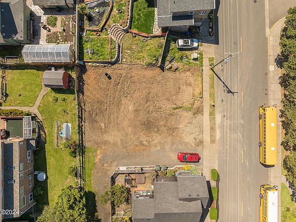 5th image of 47 SW Coast St