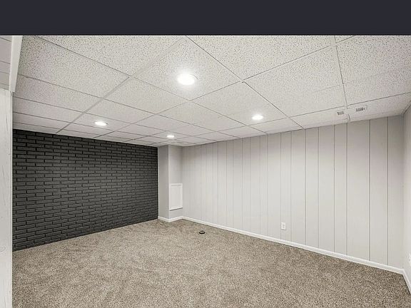 5th image of 827 Elm Creek Cir N