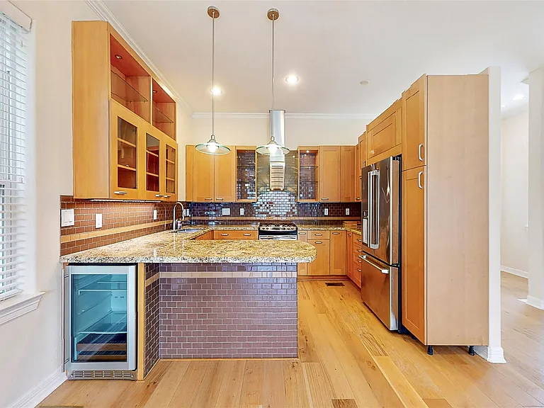 2104 State St — Photo 11