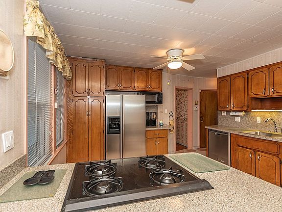 First fl. Kitchen w/island