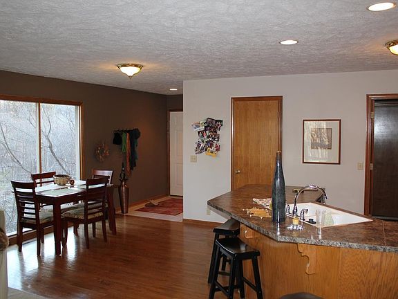 2nd image of 925 S 109th Ct