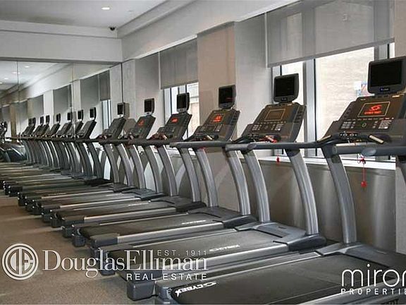 3rd image of 300 E 75th St APT 4K