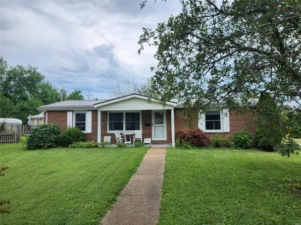 1210 Arbor Ln, Pacific, MO 63069