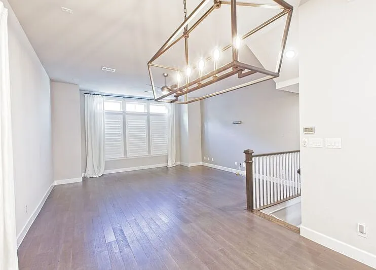 5319 Holland Ave — Photo 16