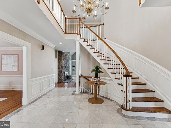 4th image of 7700 Leeds Manor Ct